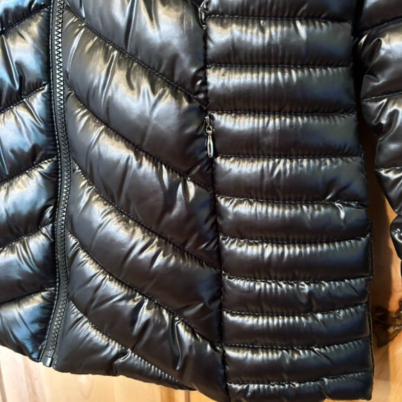 New Guess Packable Puffer Jacket Removable Hood  Stuff Sack M Black 22LMP719 - Picture 3 of 16